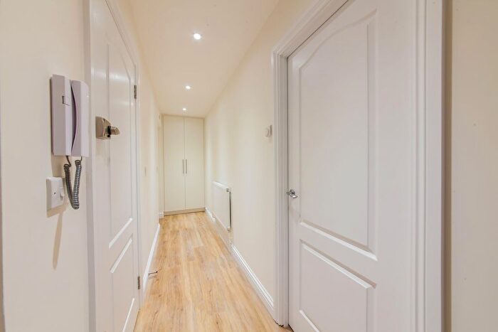 1 Bedroom Flat To Rent In Station Road, Redhill, RH1