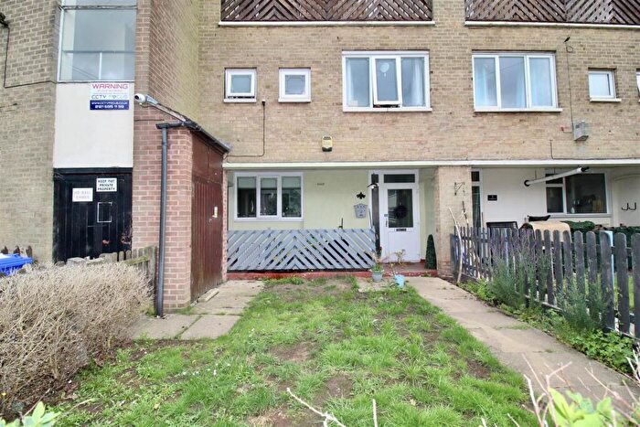 3 Bedroom Flat For Sale In Foxwood Grove, Kingshurst, Birmingham, B37