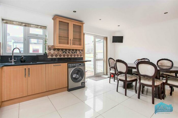 5 Bedroom Terraced House To Rent In Hedge Lane, London, N13