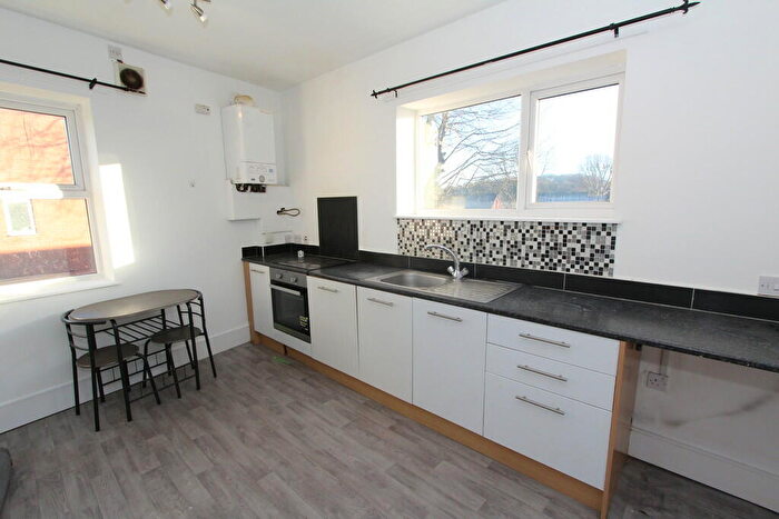 2 Bedroom Flat To Rent In Sheffield Road, Chesterfield, S41
