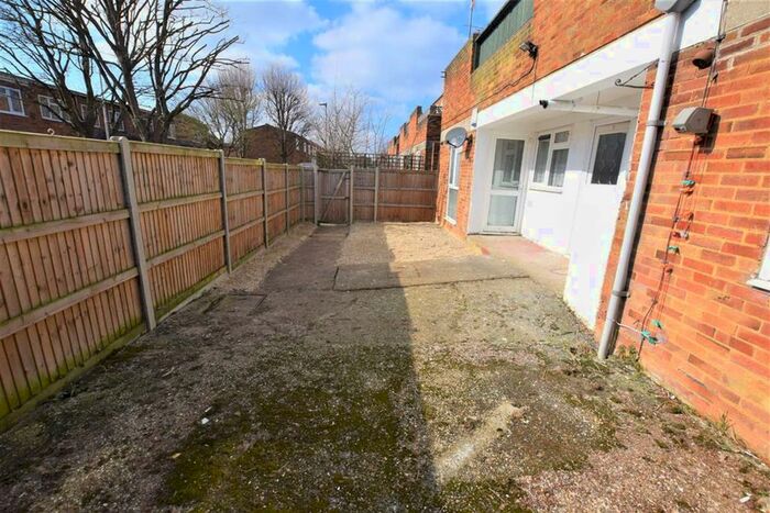 1 Bedroom Flat To Rent In Steeplehall, Basildon, Essex, SS13