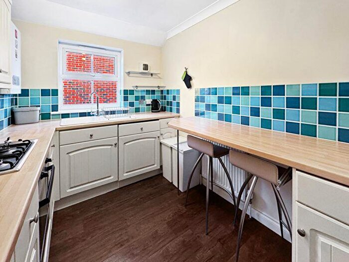 2 Bedroom Apartment To Rent In Consort Road, Cowes, PO31