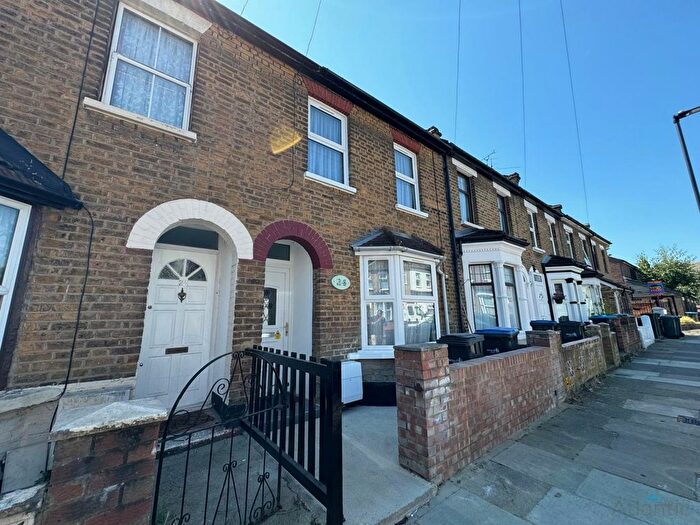 3 Bedroom End Of Terrace House To Rent In Beamish Road, Edmonton, N9