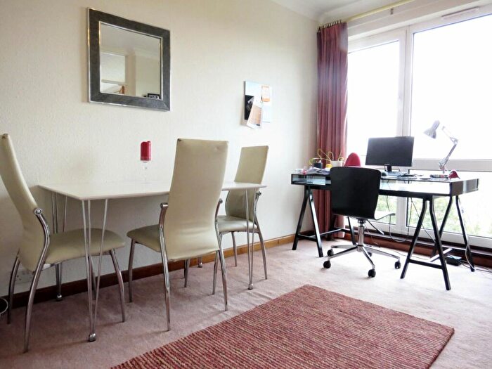 2 Bedroom Apartment For Sale In Shooters Hill, Pangbourne, Reading, Berkshire, RG8