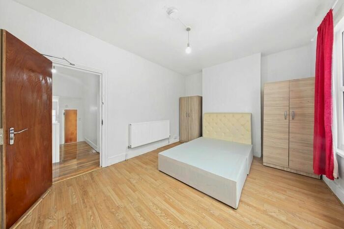 6 Bedroom Semi-Detached House To Rent In Plaistow Road, London, E15