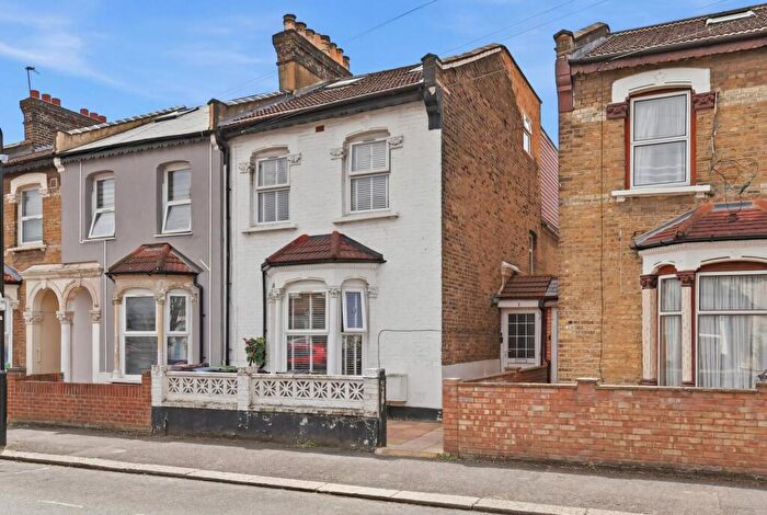 6 Bedroom End Of Terrace House For Sale In Beaconsfield Road, Leyton, E10