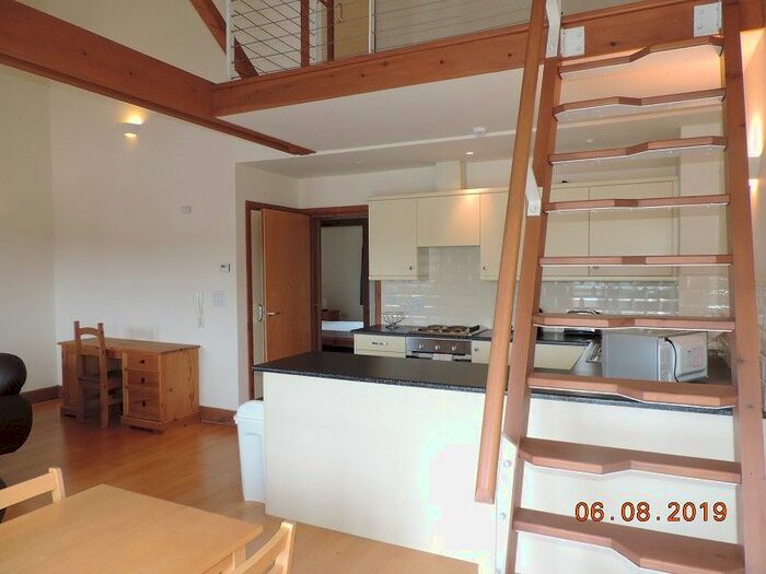 2 Bedroom Flat To Rent In 9 Victory House, Nelson Quay, Milford Haven SA73