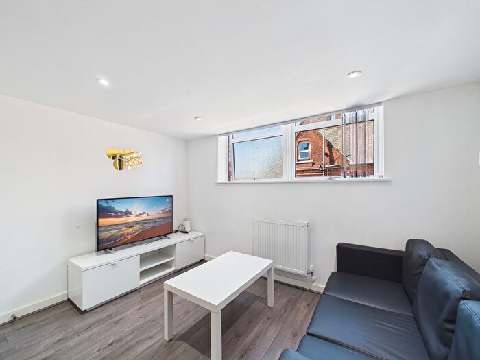 2 Bedroom Flat To Rent In Sylvester Street, Latimer House, Apartment, L5