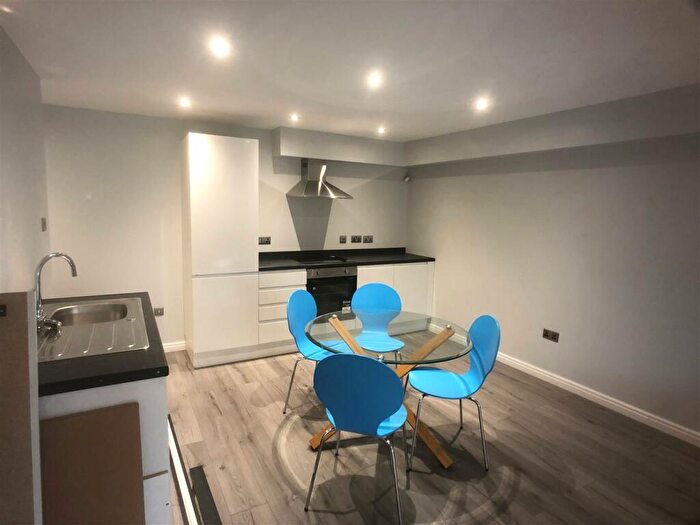 4 Bedroom Apartment To Rent In Abbotts Mews, Cardigan Lane, Leeds, LS4