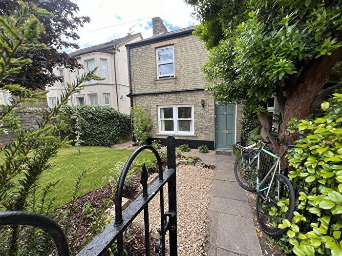 2 Bedroom End Of Terrace House To Rent In Milton Road, Cambridge, CB4