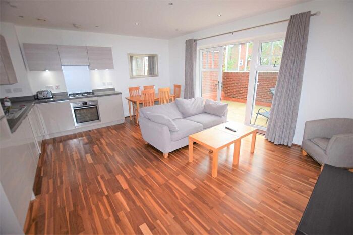 2 Bedroom Flat To Rent In Bunns Lane, London, NW7