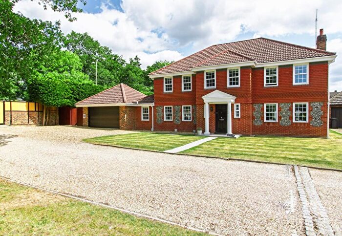 5 Bedroom Detached House For Sale In Attenborough Close, Fleet, GU51