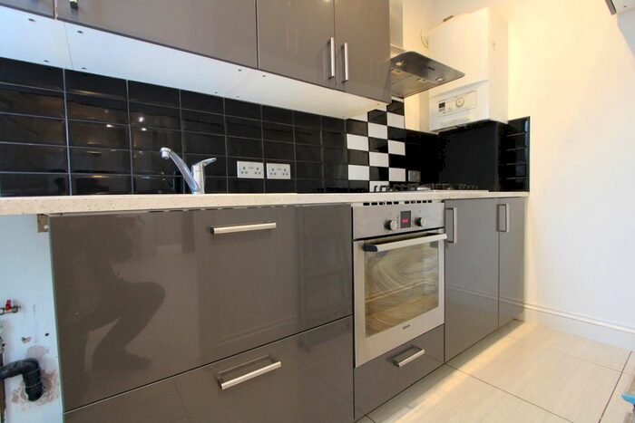 3 Bedroom Flat To Rent In Farquharson Road, Croydon, CR0