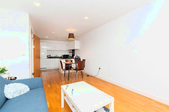 2 Bedroom Flat To Rent In Highbury Gardens, Holloway Road, London, N7