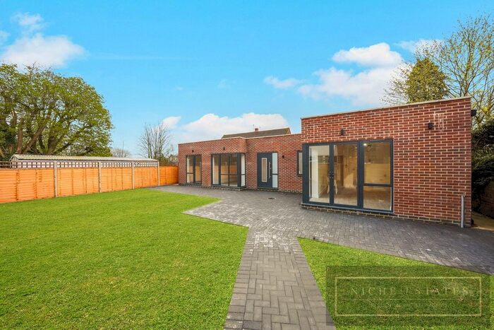 4 Bedroom Detached Bungalow To Rent In Torrington Park, London, N12