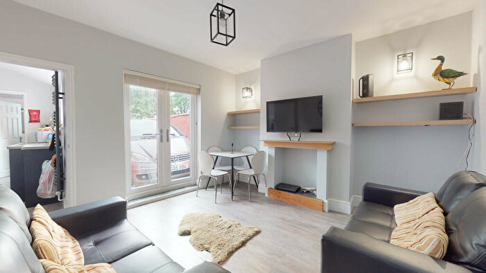 4 Bedroom Terraced House To Rent In Carholme Road, - Bed, LN1
