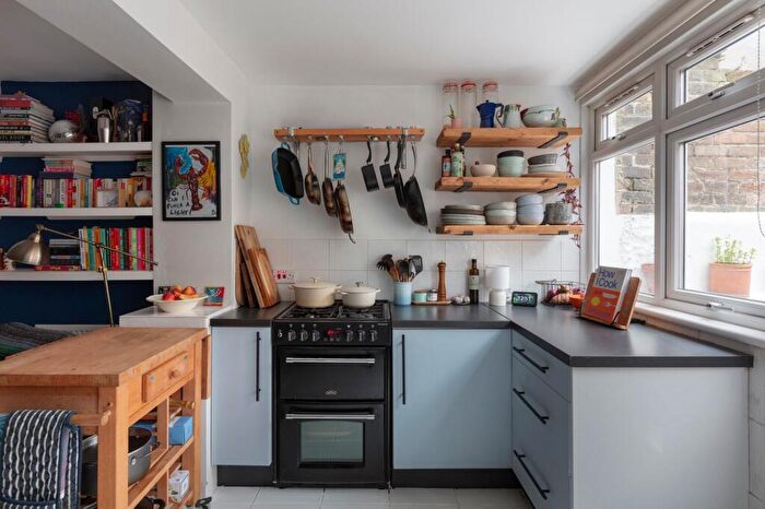 1 Bedroom Flat For Sale In Vicarage Road, Leyton, London, E10