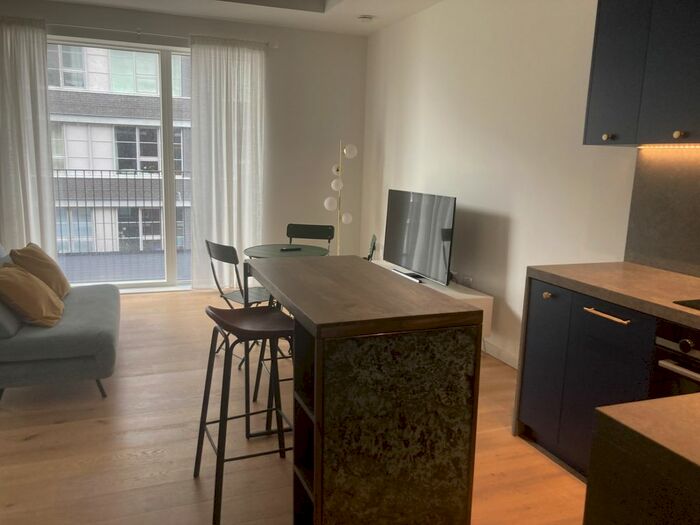 Studio To Rent In Goodluck Hope Walk, London, E14