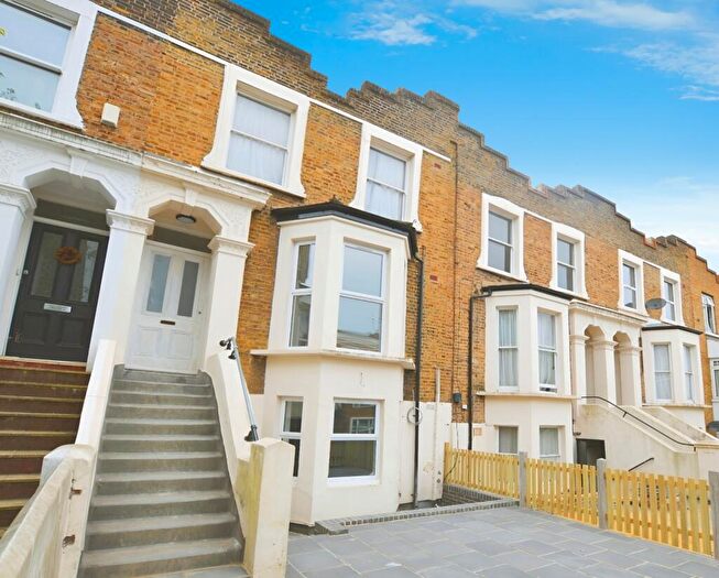 1 Bedroom Flat To Rent In Fenwick Road Peckham, SE15