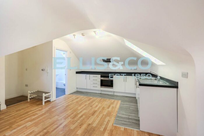 1 Bedroom Flat To Rent In Greenford Avenue, London, W7