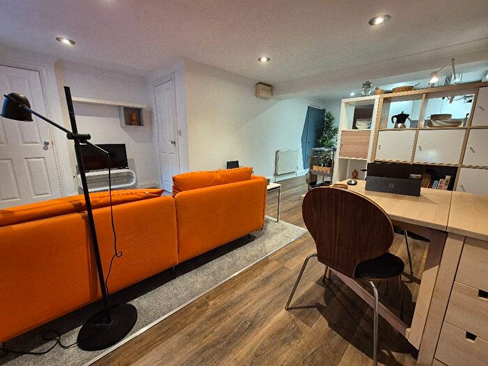 1 Bedroom Flat For Sale In Magdalen Street, Exeter, EX2