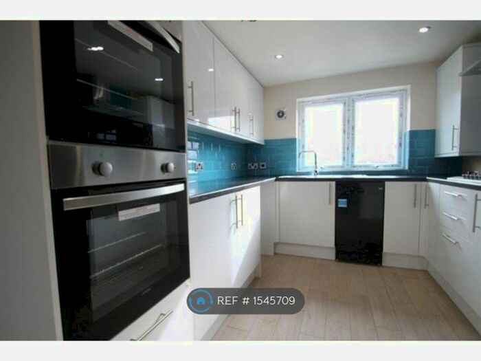 7 Bedroom Terraced House To Rent In Cemetery Road, Sheffield, S11