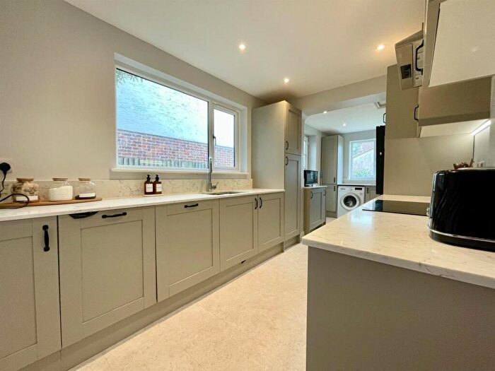 4 Bedroom Detached House For Sale In Nightjar Close, Poole, BH17