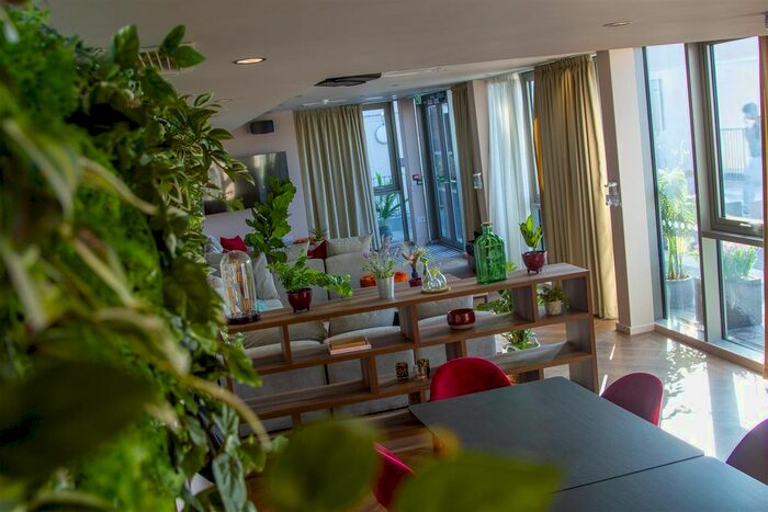 2 Bedroom Flat To Rent In Oldham Road, Manchester M4