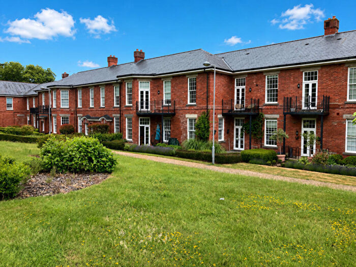 2 Bedroom Flat For Sale In Glanville Way, Epsom, KT19