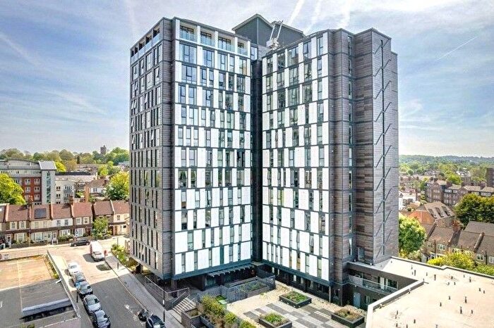 2 Bedroom Flat To Rent In Masons Avenue, Croydon, CR0