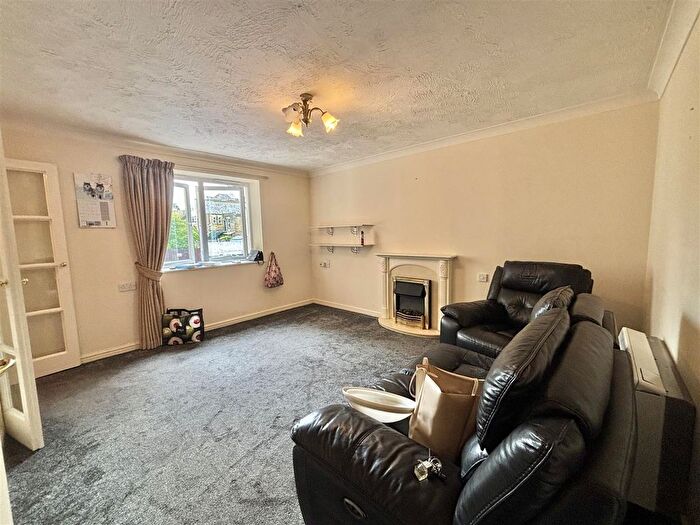 1 Bedroom Property For Sale In Hamlet Court Road, Westcliff-On-Sea, SS0