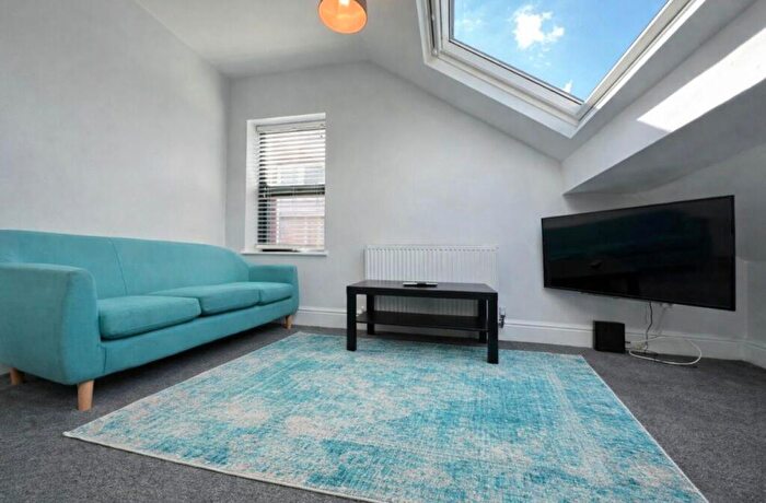 2 Bedroom Apartment To Rent In Flat, H- Henry Road, West Bridgford, Nottingham, NG2