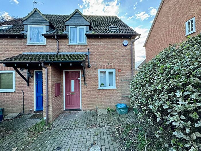2 Bedroom End Of Terrace House To Rent In Russett Way, Newent, GL18