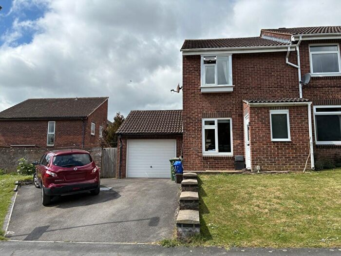 3 Bedroom End Of Terrace House To Rent In Beaconsfield Way, Frome, BA11