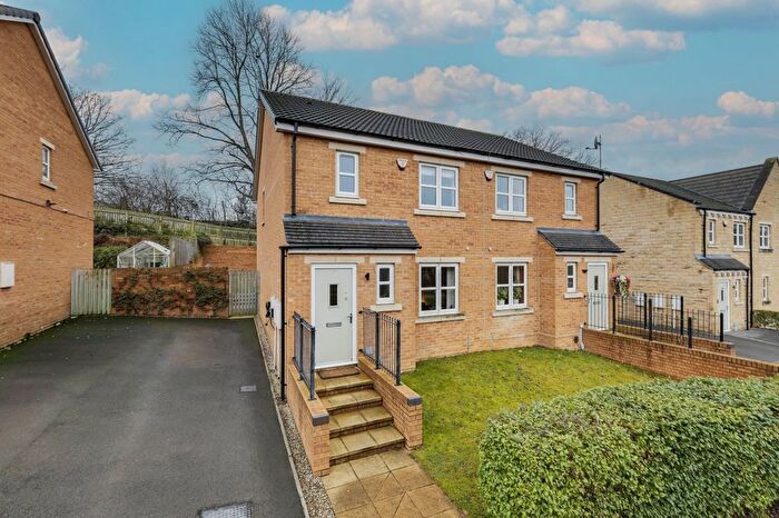 3 Bedroom Semi Detached House For Sale In Cherry Tree Fold, Farsley, Pudsey, West Yorkshire, LS28