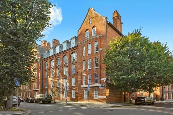 3 Bedroom Apartment To Rent In Taplow House, Palissy Street, Shoreditch, E2