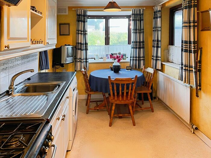 2 Bedroom Semi-Detached Bungalow For Sale In Radiant Road, Leicester, LE5