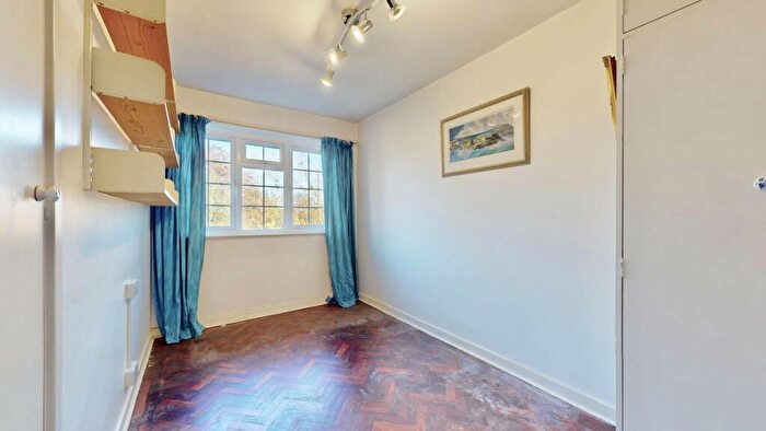 2 Bedroom Apartment For Sale In Stanhope Road, Highgate, N6