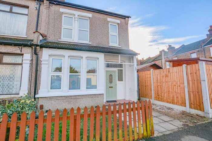 3 Bedroom End Of Terrace House To Rent In Glenmore Street, Southend-On-Sea, SS2