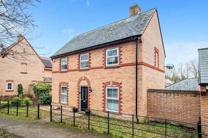 4 Bedroom House To Rent In Phoenix Walk, Hemel Hempstead, Hertfordshire, HP2