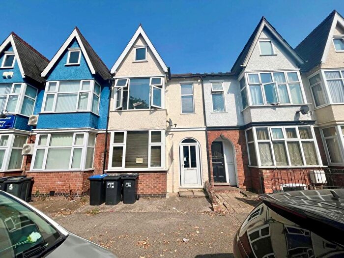1 Bedroom Apartment To Rent In Kingsthorpe Grove, Northampton, NN2