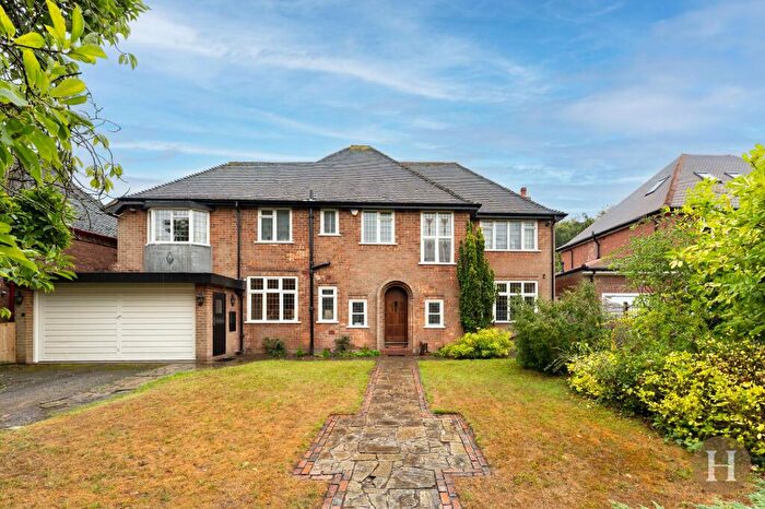 4 Bedroom Detached House For Sale In Hintlesham Avenue, Birmingham, B15