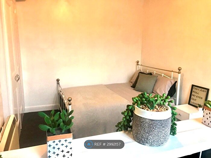 Studio To Rent In Beeston, Leeds, LS11