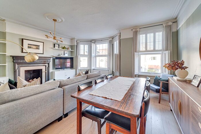 2 Bedroom Flat To Rent In Belmont Avenue, Palmers Green, London, N13