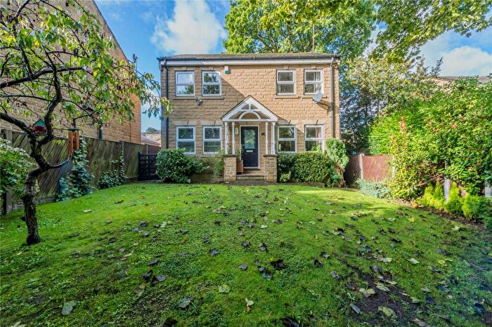 4 Bedroom Detached House For Sale In Red Vale, Gomersal, West Yorkshire, BD19