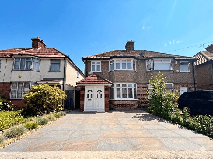 4 Bedroom Semi Detached House For Sale In Berkeley Waye, Heston, TW5