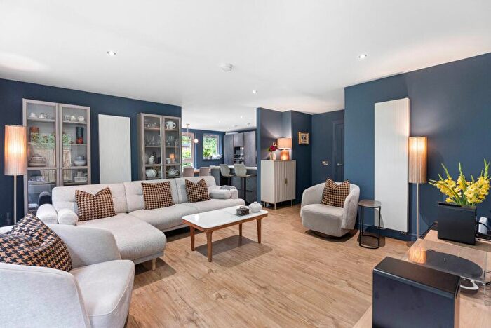 3 Bedroom Apartment For Sale In Groathill Road South, Craighleith, Edinburgh, Midlothian, EH4