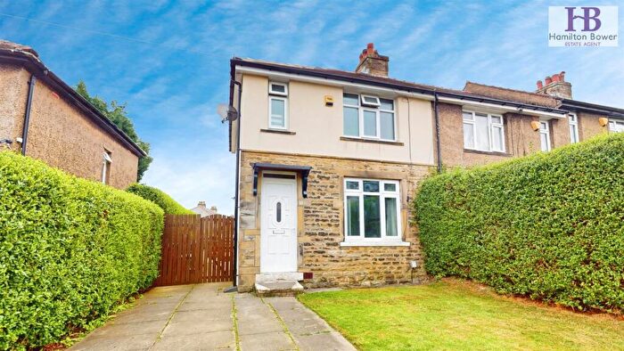 3 Bedroom Town House For Sale In Dene Road, Bradford, BD6