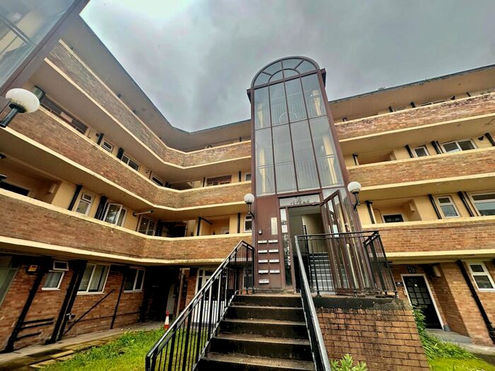 1 Bedroom Flat To Rent In Minster Court, L7