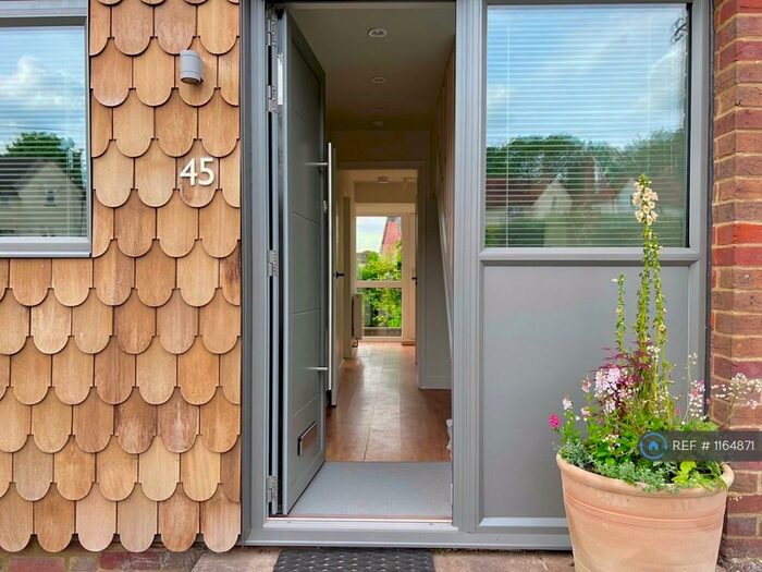 3 Bedroom Semi-Detached House To Rent In Park Road, Tring, HP23